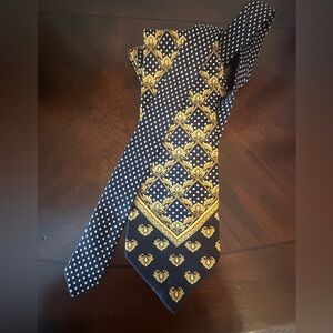 Gianni Versace vintage 100% silk necktie Elegant Gold and Black Patterned Tie